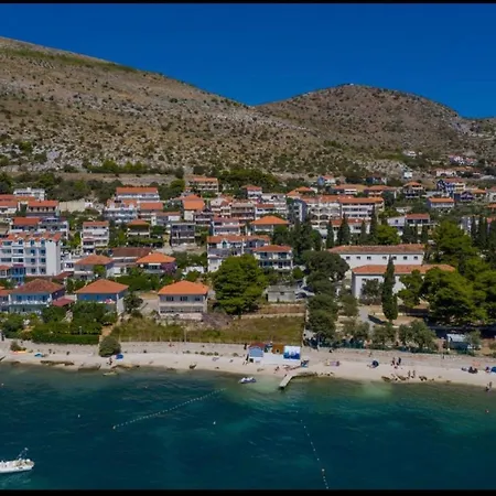 Puerto Tranquilo Beach Residsnce Trogir