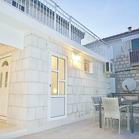 Puerto Tranquilo Beach Residsnce Trogir