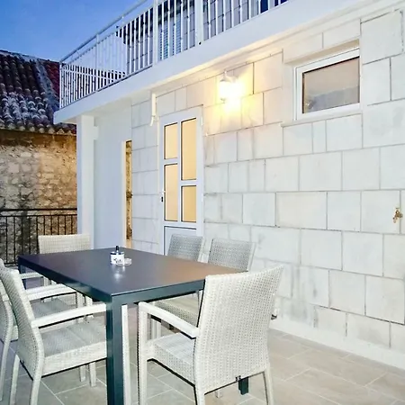 Puerto Tranquilo Beach Residsnce Trogir